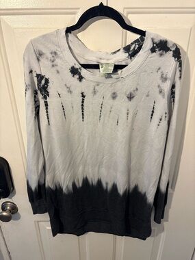 GreenTea Black and White Tie-Dye Long Sleeve Top